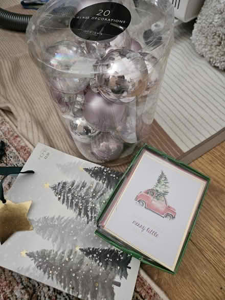 Photo of free Christmas cards & decoration (NW4) #1