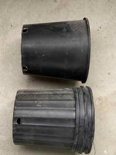 Photo of free Assorted plant pots (High Park area) #4