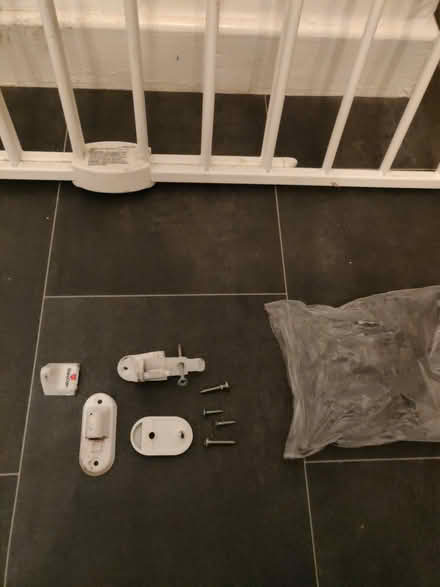 Photo of free safety baby gate for stairs (Leigh) #2