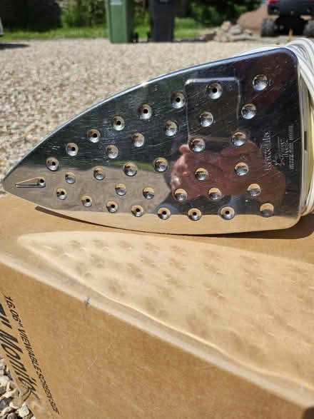 Photo of free Electric Iron (Far Forest DY14) #2