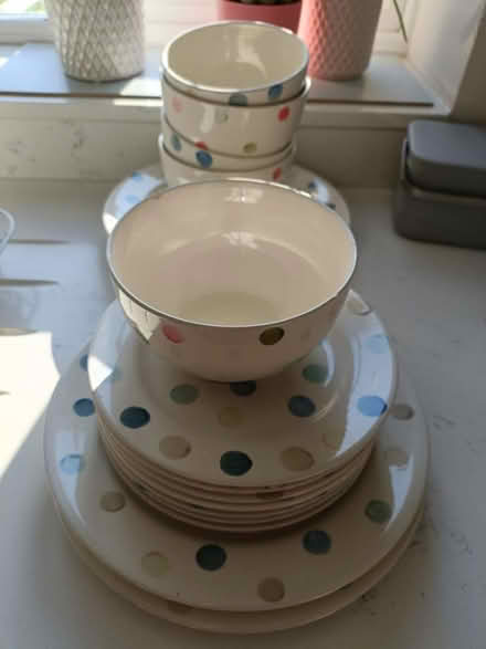 Photo of free Plates and bowls (Welwyn Garden City) #1