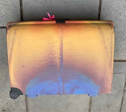 Photo of free Large , hard shell suitcase (Toton NG9) #1
