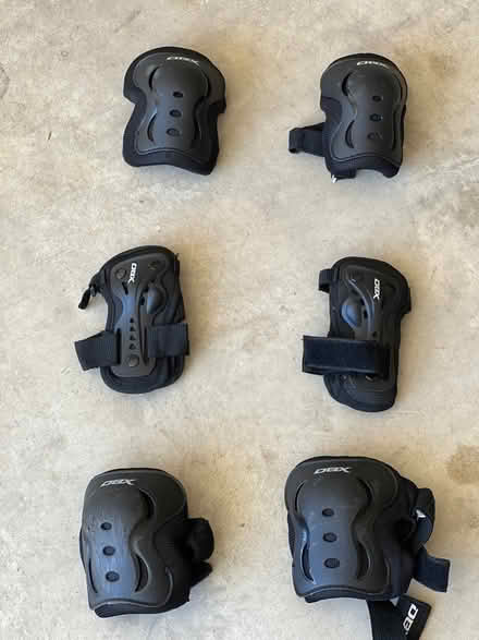 Photo of free Kids Knee/elbow/wrist pads (set 1) (Southwest St Louis County) #1