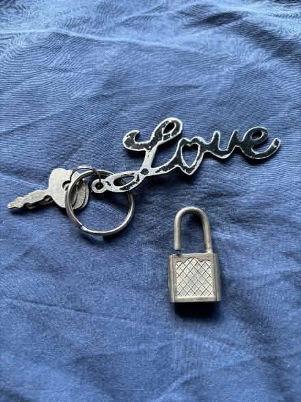 Photo of free Small lock and 3 keys (Leighton Buzzard LU7) #1