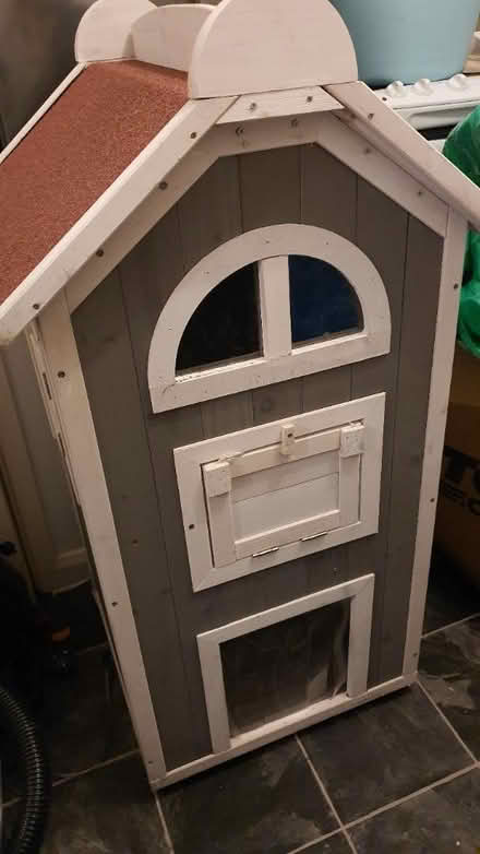 Photo of free Cat playhouse/kennel (thornton heath) #4