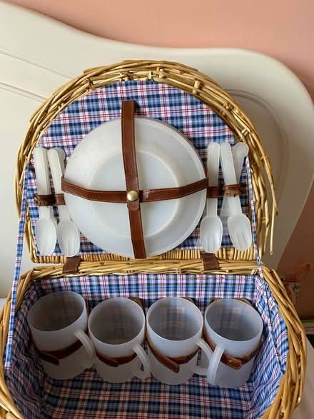 Photo of free Picnic hamper (By Morrisons Basingstoke road) #4