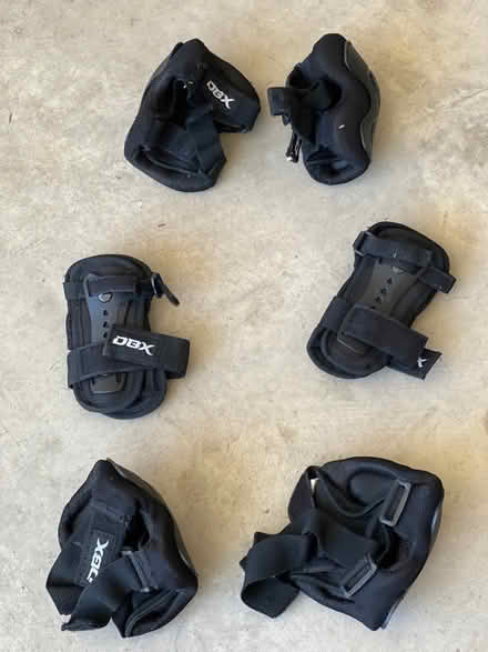 Photo of free Kids knee/elbow/wrist pads (set 2) (Southwest St Louis County) #2