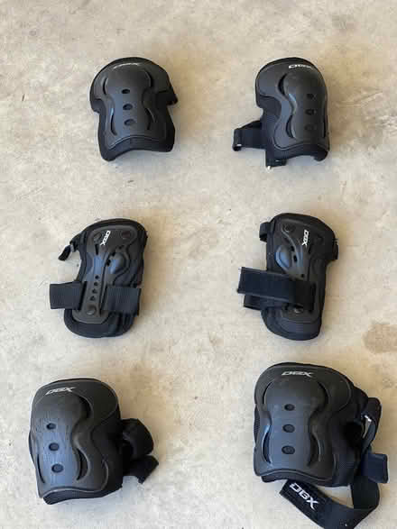 Photo of free Kids knee/elbow/wrist pads (set 2) (Southwest St Louis County) #1