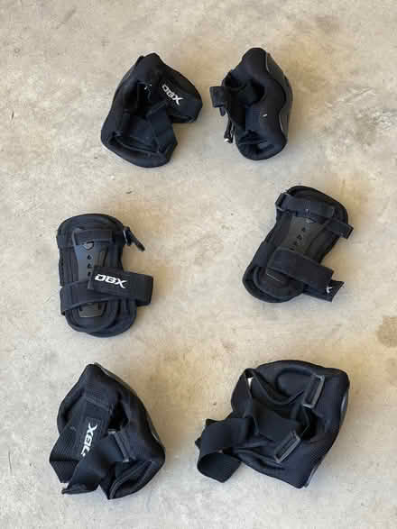 Photo of free Kids Knee/elbow/wrist pads (set 1) (Southwest St Louis County) #2