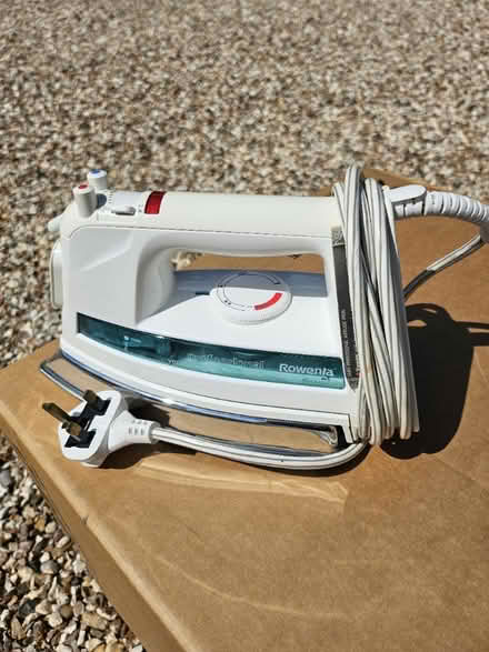 Photo of free Electric Iron (Far Forest DY14) #1