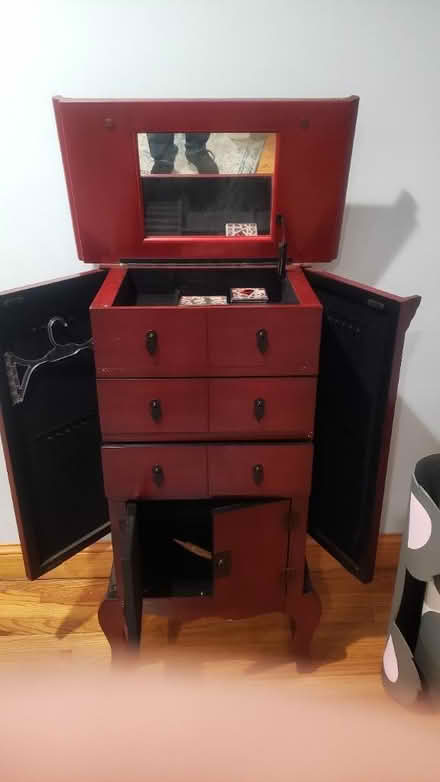 Photo of free Jewelry Curio (Flushing, Queens) #1