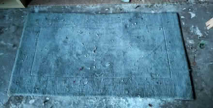 Photo of free Grey rug (needs hoovering!) (Pant SY10) #1