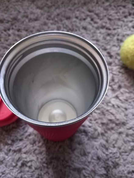 Photo of free Red travel mug with lid (Tilehurst RG30) #2