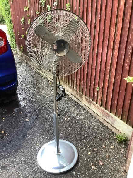 Photo of free Floor standing fan (Steyning BN44) #1