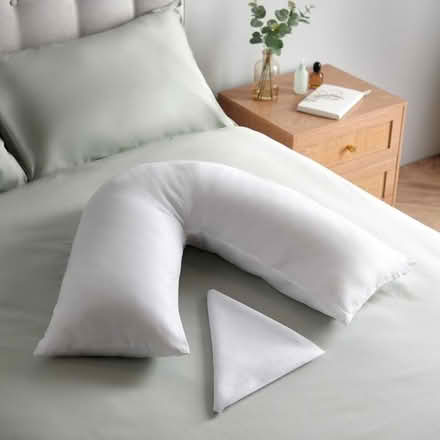 Photo of free Silentnight V Shaped Support Pillow with Pillowcase (Radlett WD7) #3