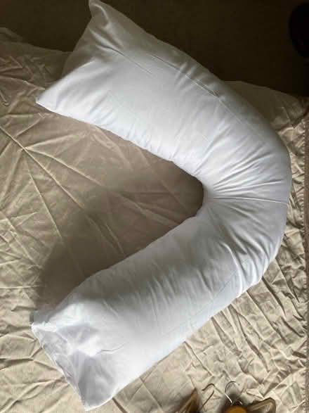Photo of free Silentnight V Shaped Support Pillow with Pillowcase (Radlett WD7) #2