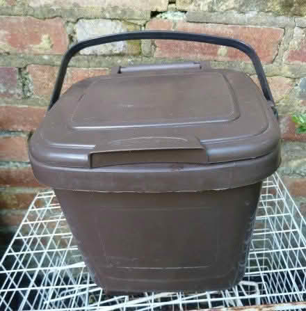 Photo of Kitchen food waste caddy (Tufnell Park N19) #1