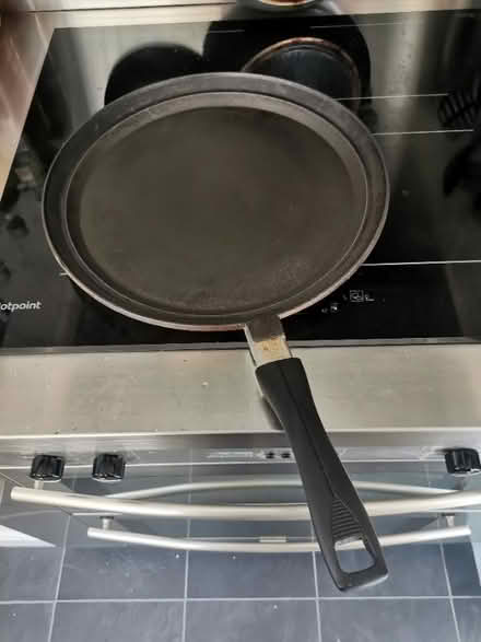 Photo of free 30cm Non-stick Aluminium Pan Cake pan (Fareham PO15) #1