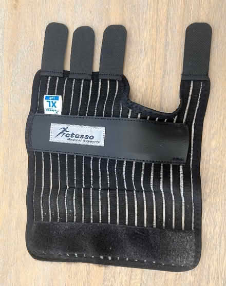 Photo of free Wrist support for LEFT wrist (Theale RG7) #1