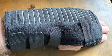 Photo of free Wrist support for LEFT wrist (Theale RG7) #2