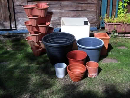 Photo of free Selection of plant pots and flower pots (Top Amersham HP6) #1