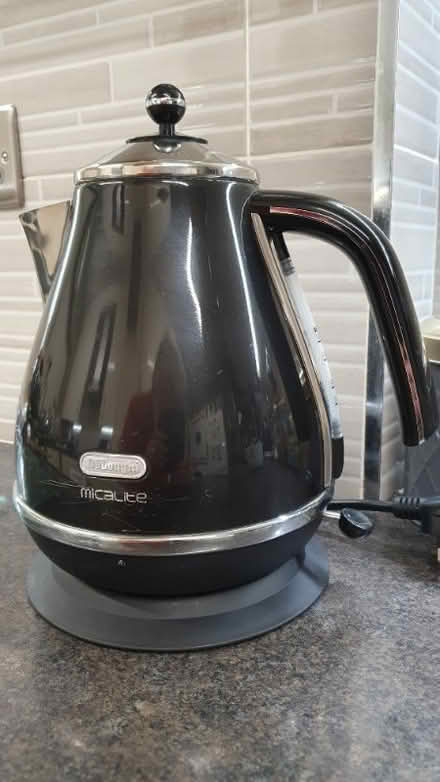 Photo of free Black DeLonghi Cordless Kettle. (Hay Mills B25) #1