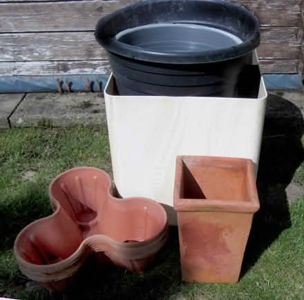 Photo of free Selection of plant pots and flower pots (Top Amersham HP6) #2