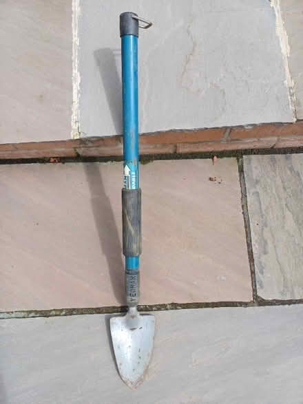 Photo of free Long handle trowel (Owlthorpe S20) #1
