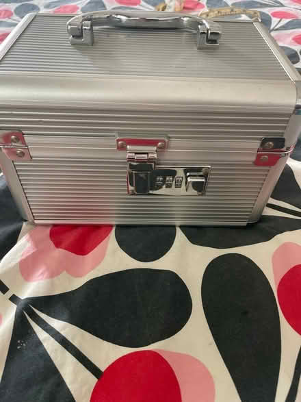 Photo of free Make up box (DE7) #1