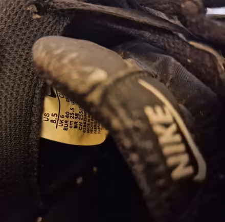 Photo of free Nike trainers size 6 - need a clean (Linden GL1) #2