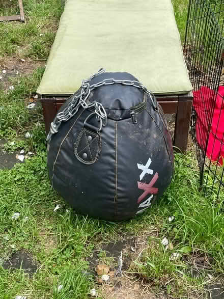 Photo of free Really good boxing bag (SW11 near Battersea Park Road) #2