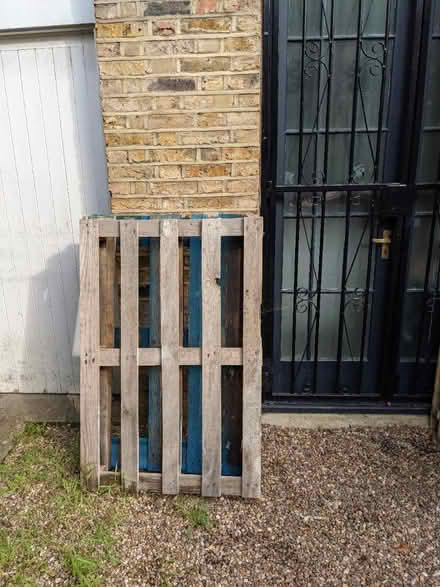 Photo of free 3 Pallets (1 large) (SE15) #1