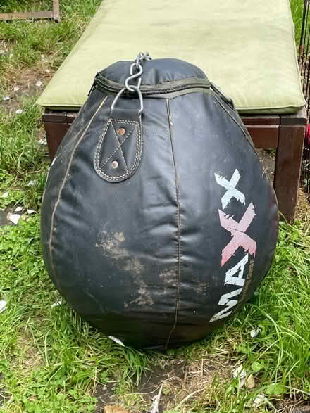 Photo of free Really good boxing bag (SW11 near Battersea Park Road) #1