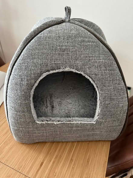 Photo of free Cat bed / Igloo (Drayton Park N5) #1