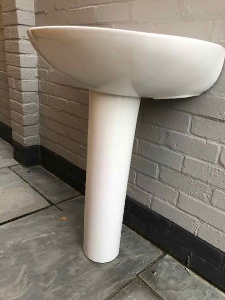 Photo of free Bathroom sink (Hoddesdon EN11) #2