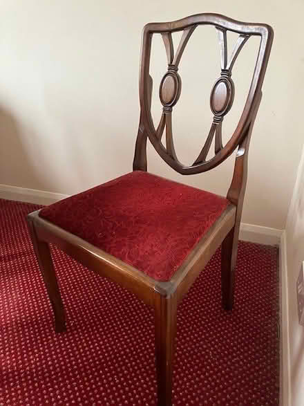 Photo of free 4 vintage matching dining chairs. Upcycle? (North Leigh OX29) #1
