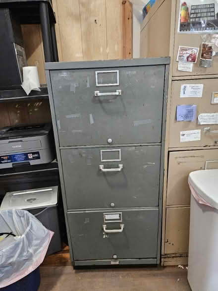 Photo of free HD 3 drawer legal file cabinet (Poughkeepsie) #4