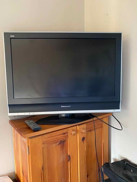Photo of free 32” tv with control (Halifax HX4) #2