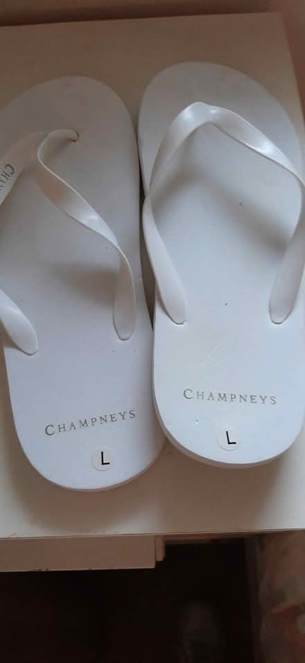 Photo of free Champneys spa flip flops (N2 East Finchley tube) #1