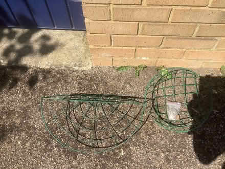 Photo of free Hanging baskets (Oaks Cross SG2) #1
