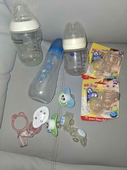 Photo of free Baby bottles and pacifiers (Newport Pagnell MK16) #1