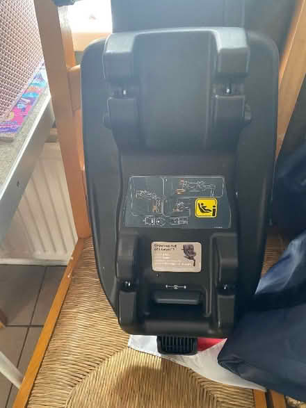 Photo of free Baby car seat and isofix (Innsworth GL3) #2