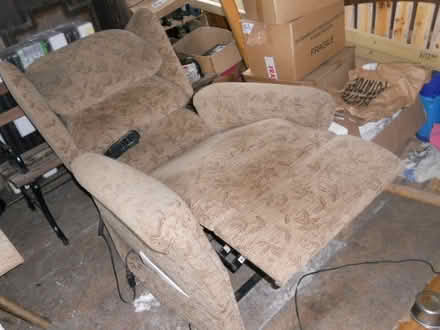 Photo of free Rise-recline chair (The Bog SY5) #1