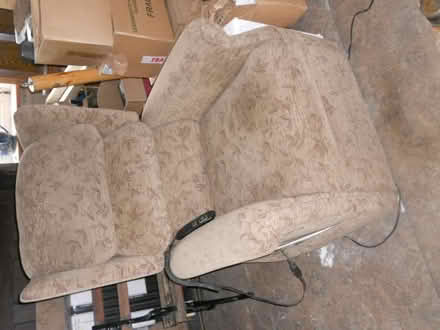 Photo of free Rise-recline chair (The Bog SY5) #2