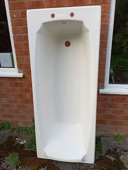 Photo of free white acrylic bath-tub (Ulverley Green B91) #1