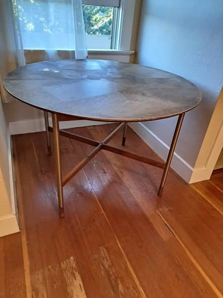Photo of free Round Table (Ralston/Alameda de las Pulgas) #2