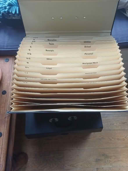Photo of free document folders (Sun In The Sands Roundabout SE3) #1