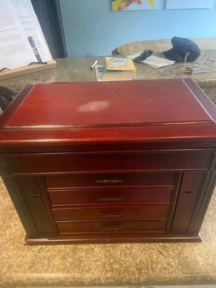 Photo of free Jewelry box (72nd st Bay Ridge) #1
