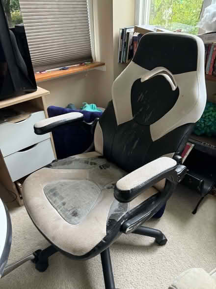Photo of free Gaming chair (NW DC — 20011) #1