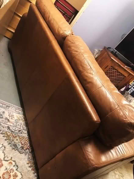 Photo of free Leather 3 seater Sofa (Wimbledon Village SW19) #4